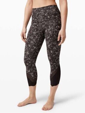 Lululemon Wunder Under Crop High-Rise *Roll Down Scallop 23